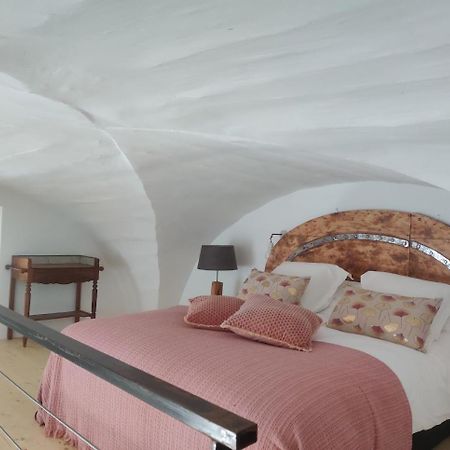Charme Et Authenticite Dans Une Ferme. Lourmarin Exterior photo